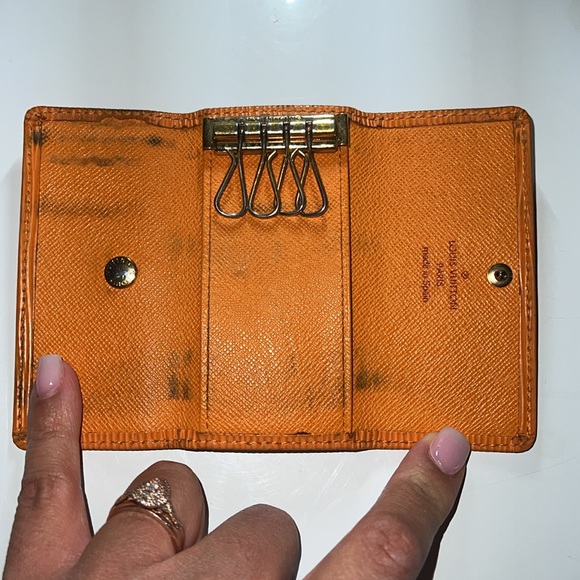 Louis Vuitton Orange Epi 4 key holder - Picture 6 of 12